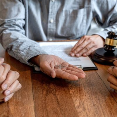 آیا-امکان-گرفتن-طلاق-فوری-بدون-وکیل-وجود-دارد؟
