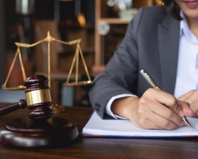 انتخاب-بهترین-وکیل-برای-پرونده‌های-بین‌المللی