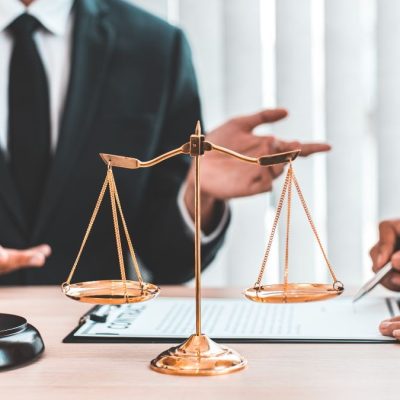 اهمیت-خوشنامی-در-انتخاب-بهترین-وکیل
