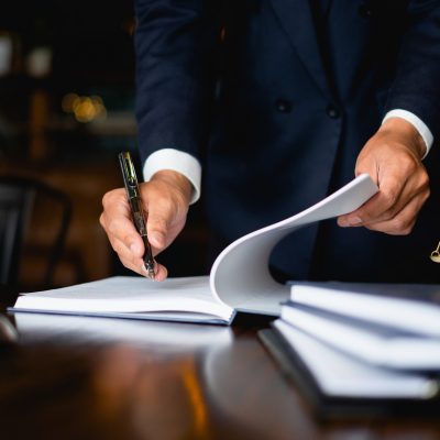 بهترین-وکیل-برای-دعاوی-بانکی-و-چک