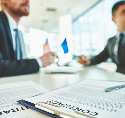 بهترین-وکیل-برای-قراردادهای-سرمایه‌گذاری