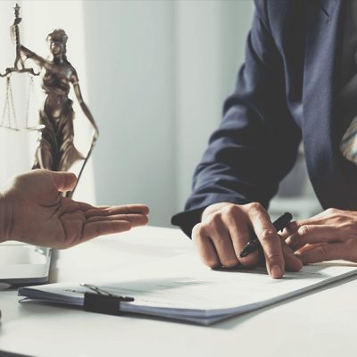 بهترین-وکیل-برای-پرونده‌های-مالیاتی-چه-کسی-است؟