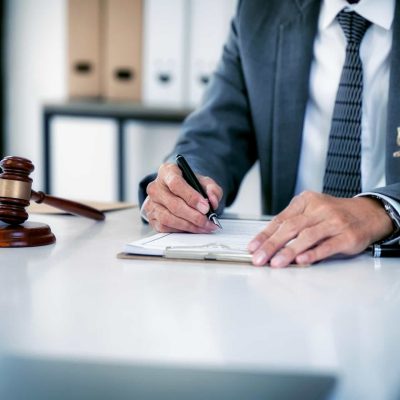 مشاوره-با-بهترین-وکیل-برای-گرفتن-حضانت-فرزند
