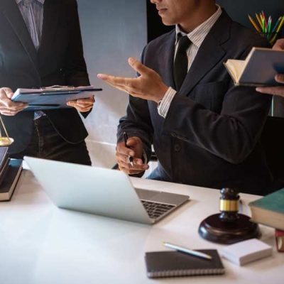 نقش-تخصص-در-انتخاب-بهترین-وکیل-برای-شرکت‌ها