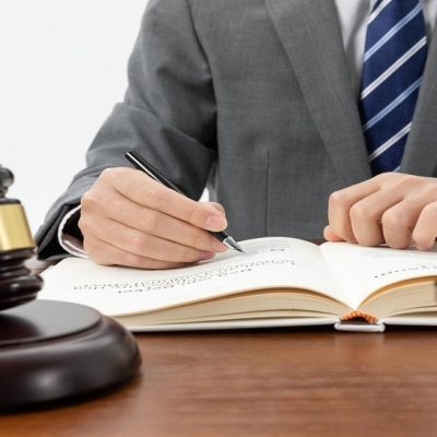 چرا-باید-برای-تنظیم-قرارداد-از-بهترین-وکیل-استفاده-کنیم؟