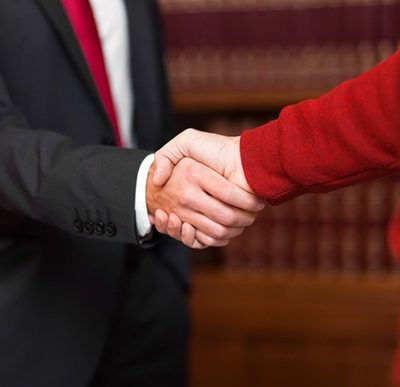 چگونه-بهترین-وکیل-برای-دفاع-در-دادگاه-را-پیدا-کنیم؟