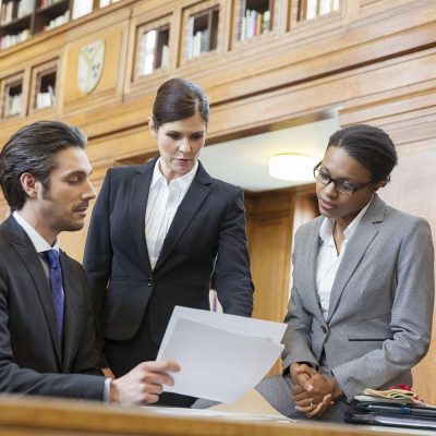 بهترین-وکیل-برای-شکایت-از-موسسات-مالی-و-اعتباری
