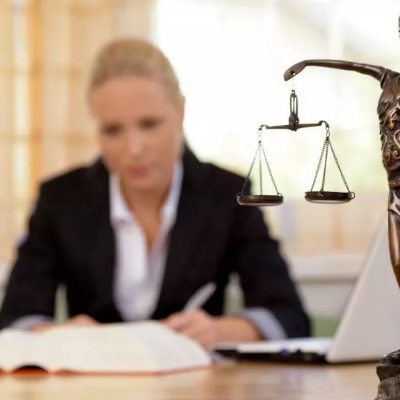 بهترین-وکیل-برای-قراردادهای-استارتاپ‌ها