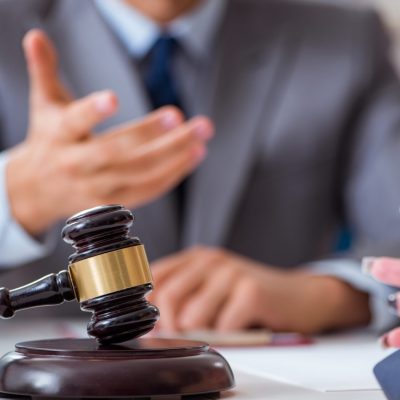 بهترین-وکیل-در-پرونده‌های-مربوط-به-نفقه