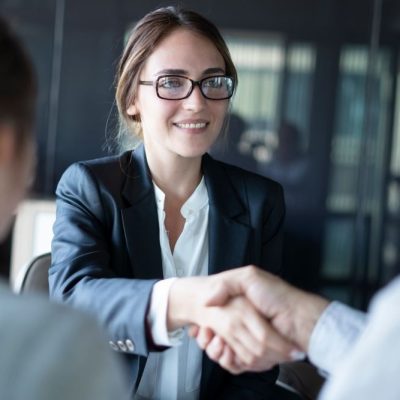 چگونه-وکیل-تخصصی-برای-پرونده‌های-مالی-پیدا-کنیم؟